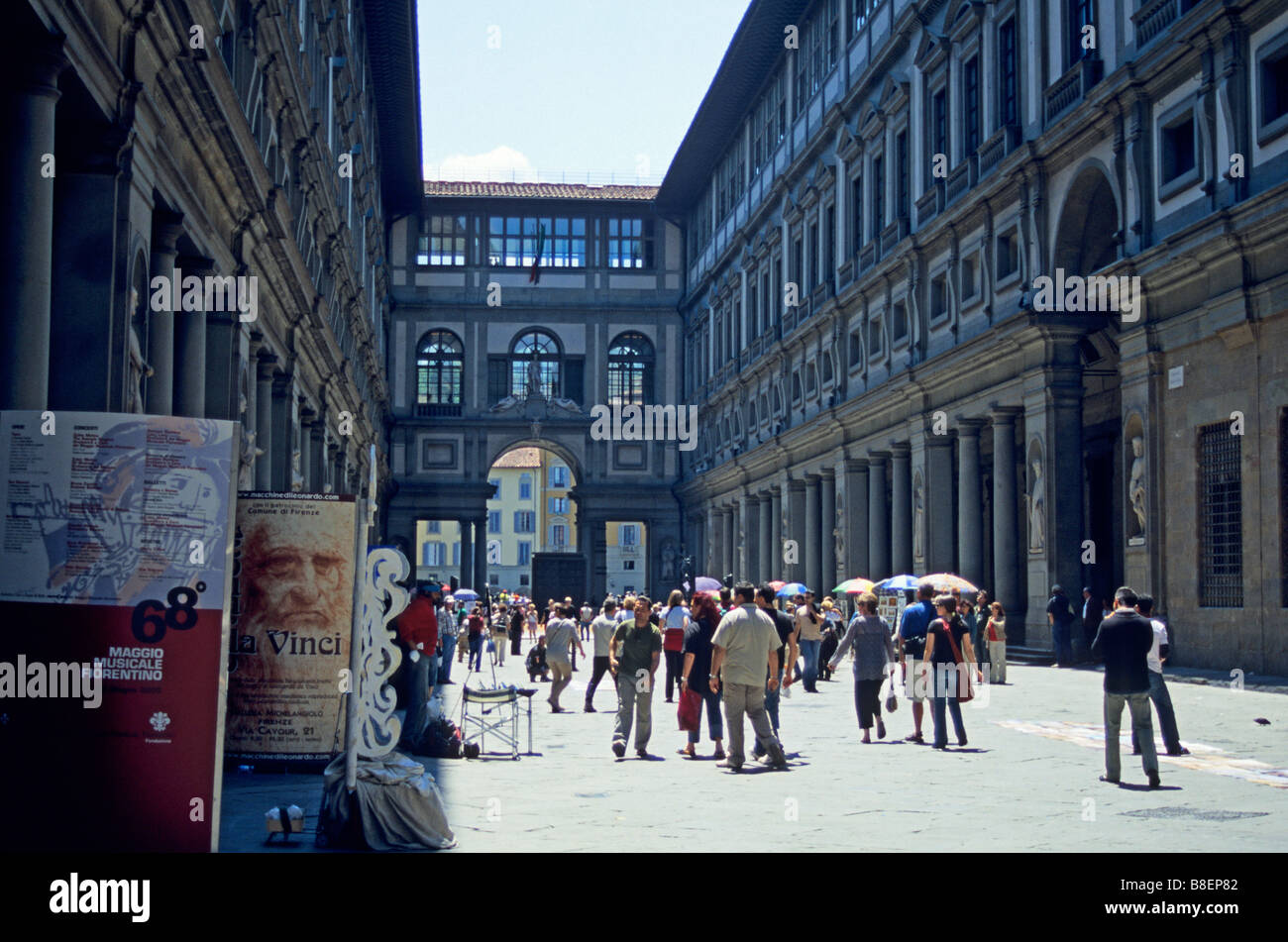 Tourists outside the Uffizi Gallery Florence Stock Photo