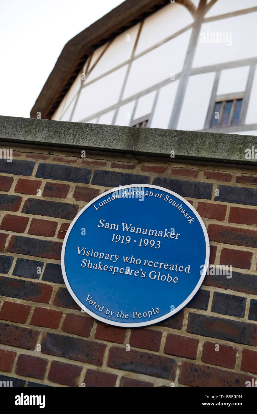 Blue plaque to commemorate Sam Wanamaker outside Shakespeare's Globe on the Southbank, London Stock Photo