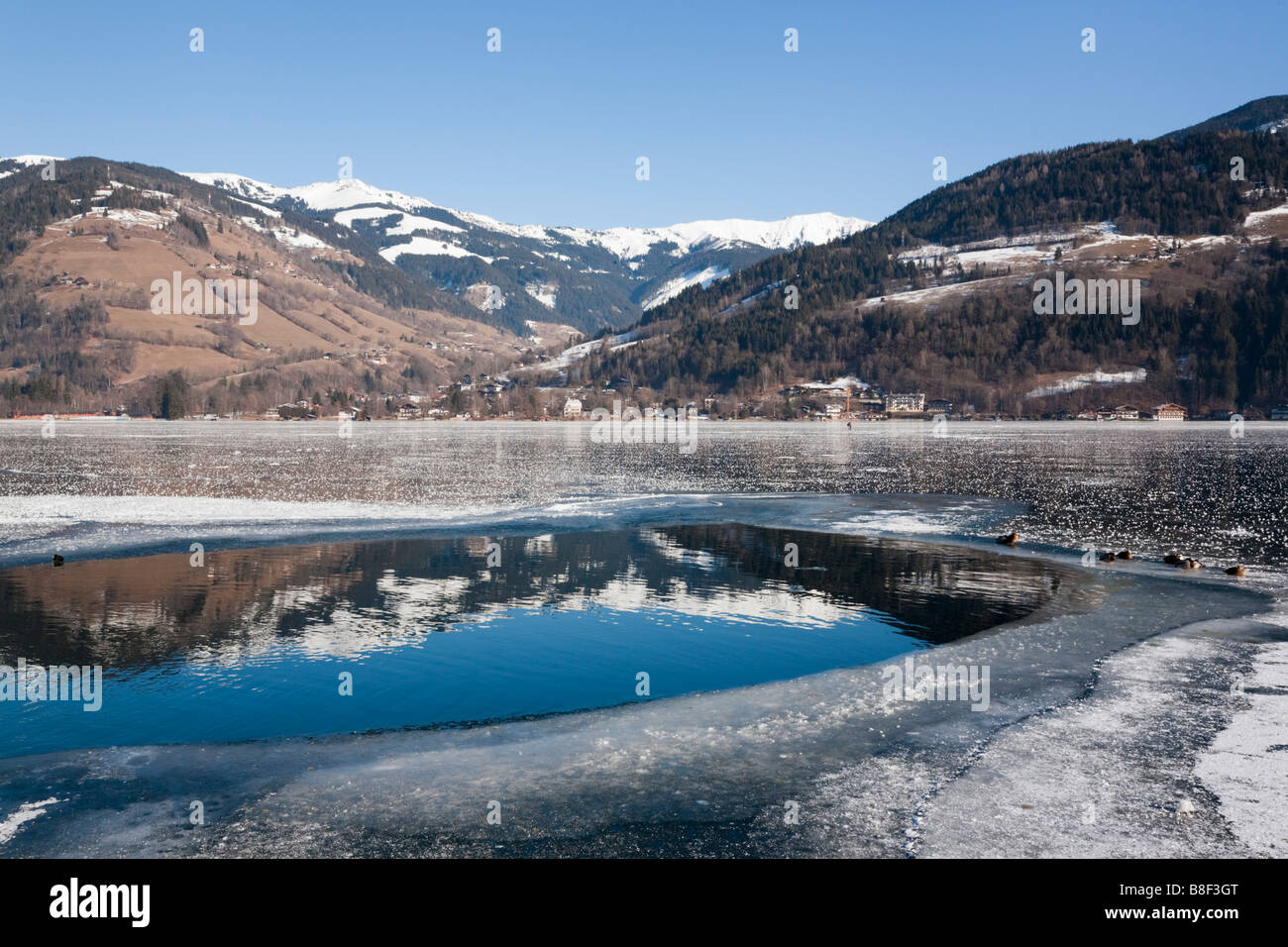 Zell am see winter lake hi-res stock photography and images - Page 2 - Alamy