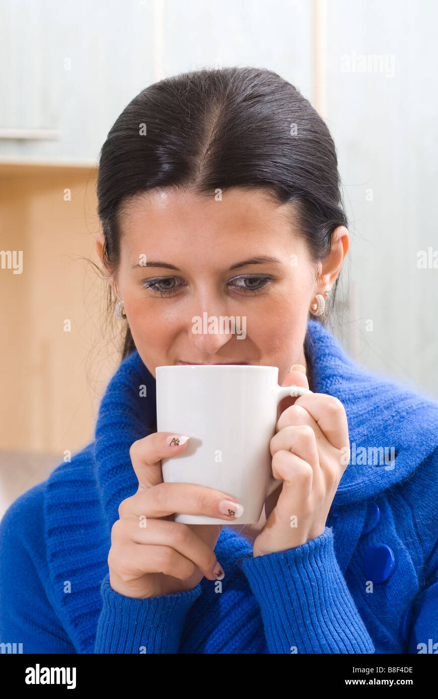 Ladies drinking afternoon tea hi-res stock photography and images - Alamy