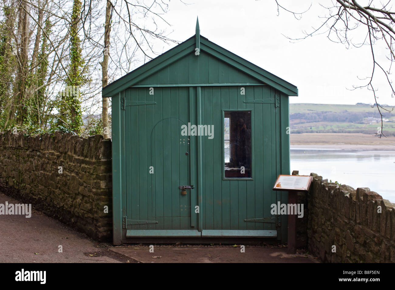 Dylan Thomas writing shed overlooking the Taf estuary at Laugharne in Carmarthenshire Wales Stock Photo