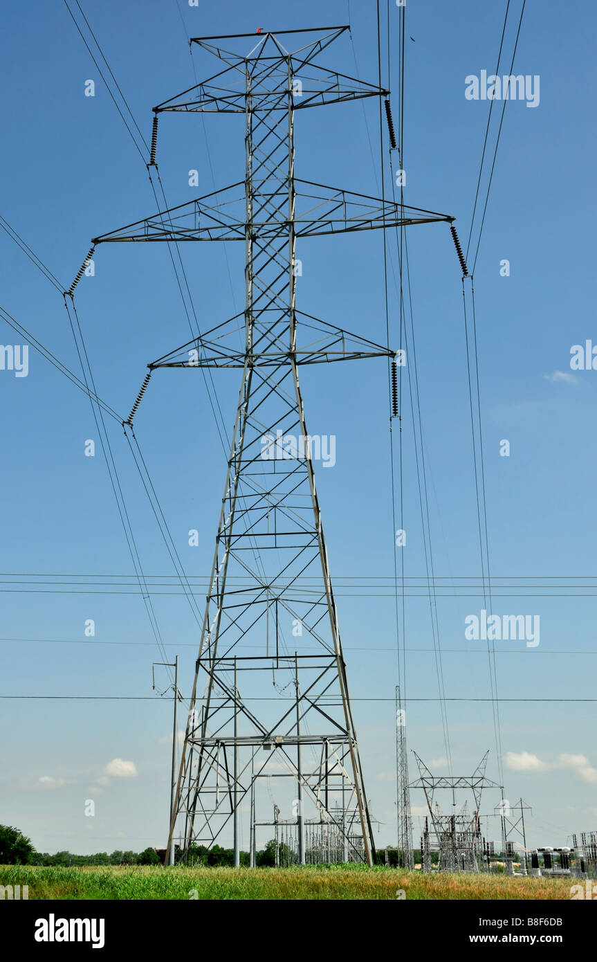 Electrical pylons in a power grid in Oklahoma, USA. Stock Photo