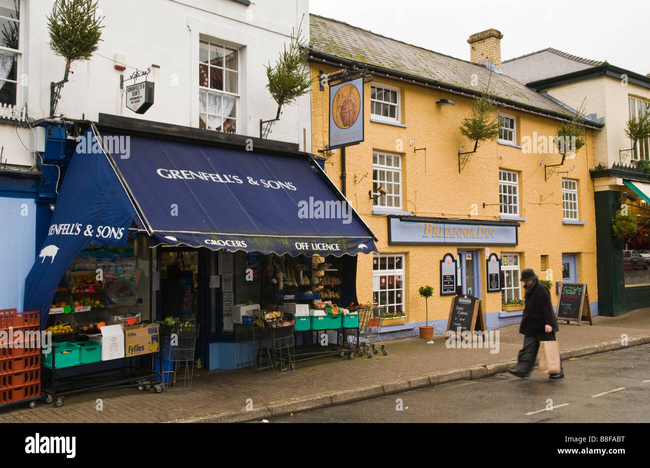 Grocery Shop Front Uk Stock Photos & Grocery Shop Front Uk Stock Images