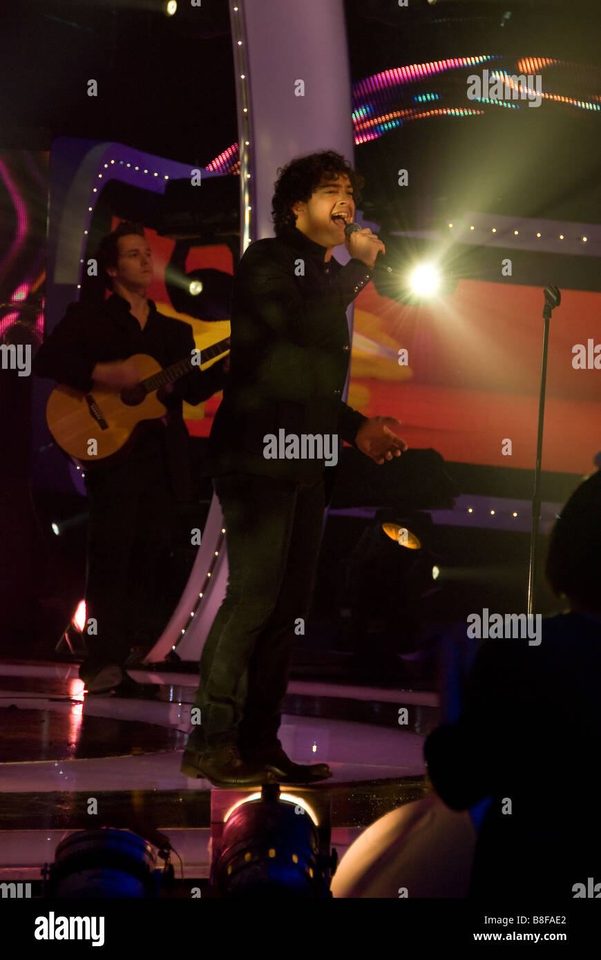 Lee Mead performs on stage at a charity event Stock Photo Alamy