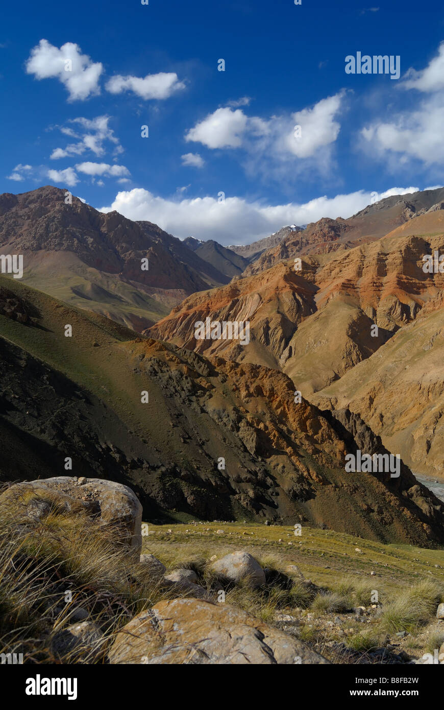 Mountains near Uzengu-Kush river, Central Tian-Shan, border between China and Kirghizistan, Naryn region, Kyrgyzstan. Stock Photo