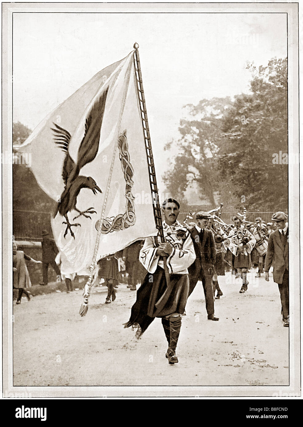 Killarney Piper 1914 photo of a march by the Nationalist Volunteers led by traditional Irish bagpipes Stock Photo