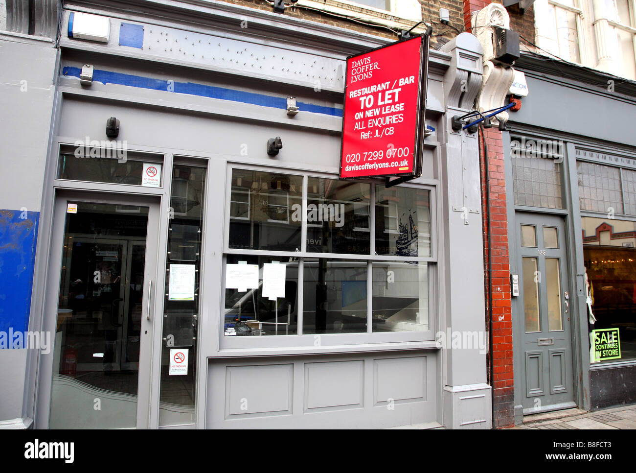 Closed down restaurant premises in Islington, London Stock Photo