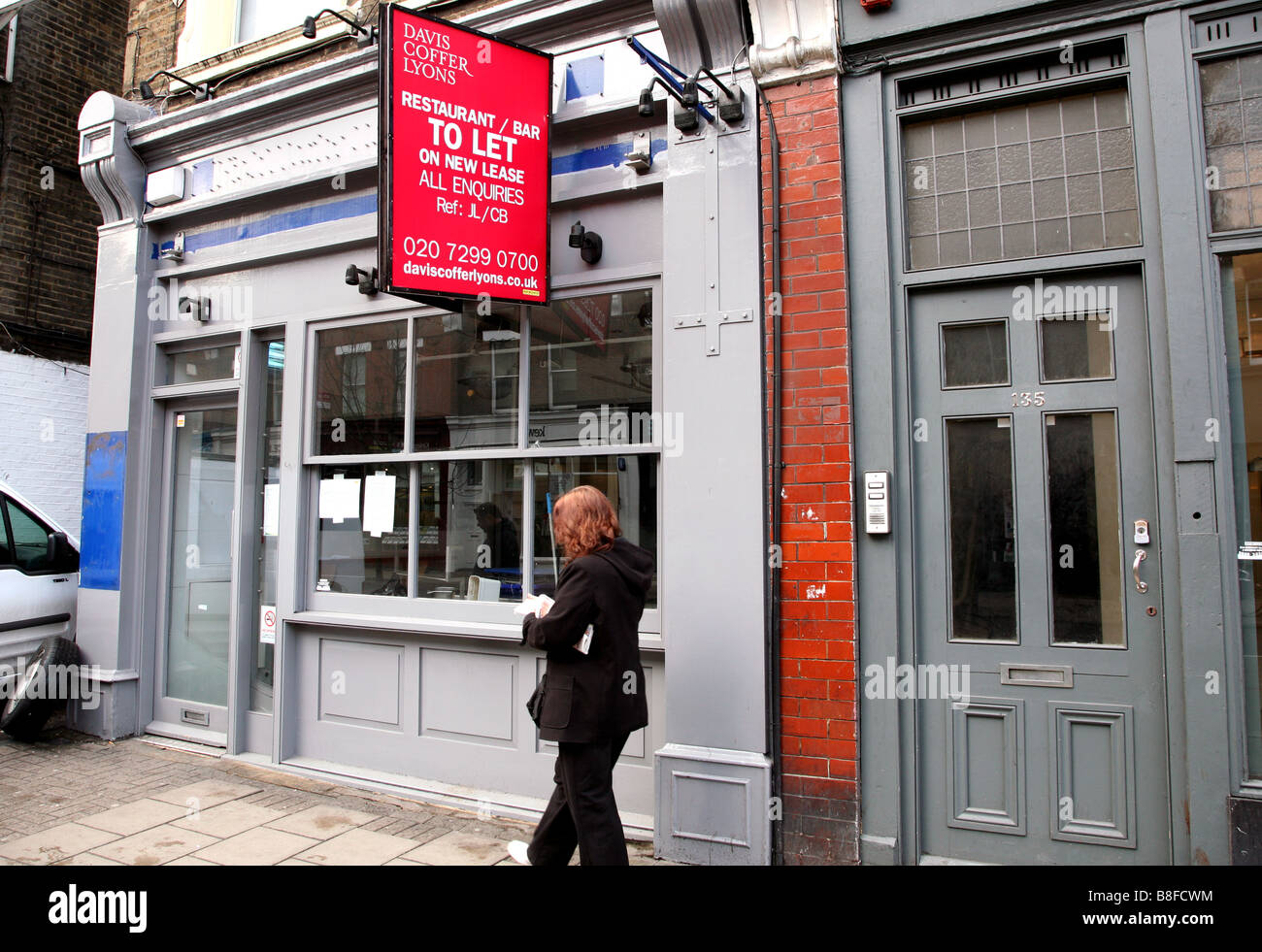 Closed down restaurant premises in Islington, London Stock Photo - Alamy