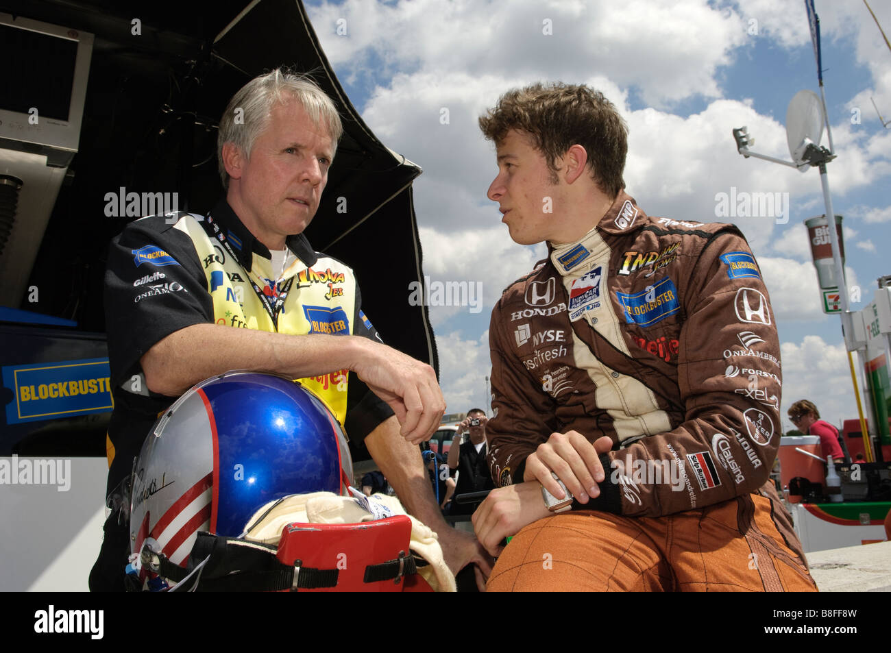 Marco Andretti talks with race engineer Eddie Jones at the ABC Supply Company Inc. AJ Foyt 225 IndyCar race at Milwaukee 2008 Stock Photo