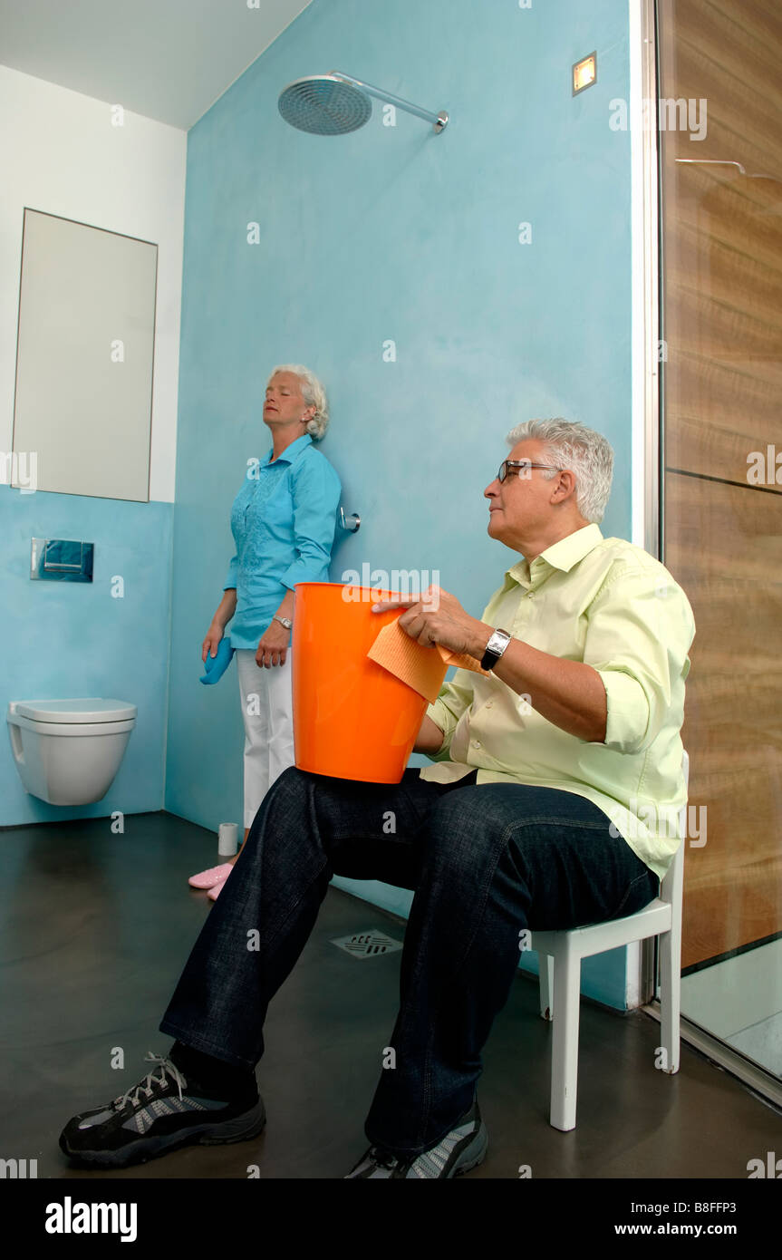 Senior couple cleaning bathroom Stock Photo Alamy