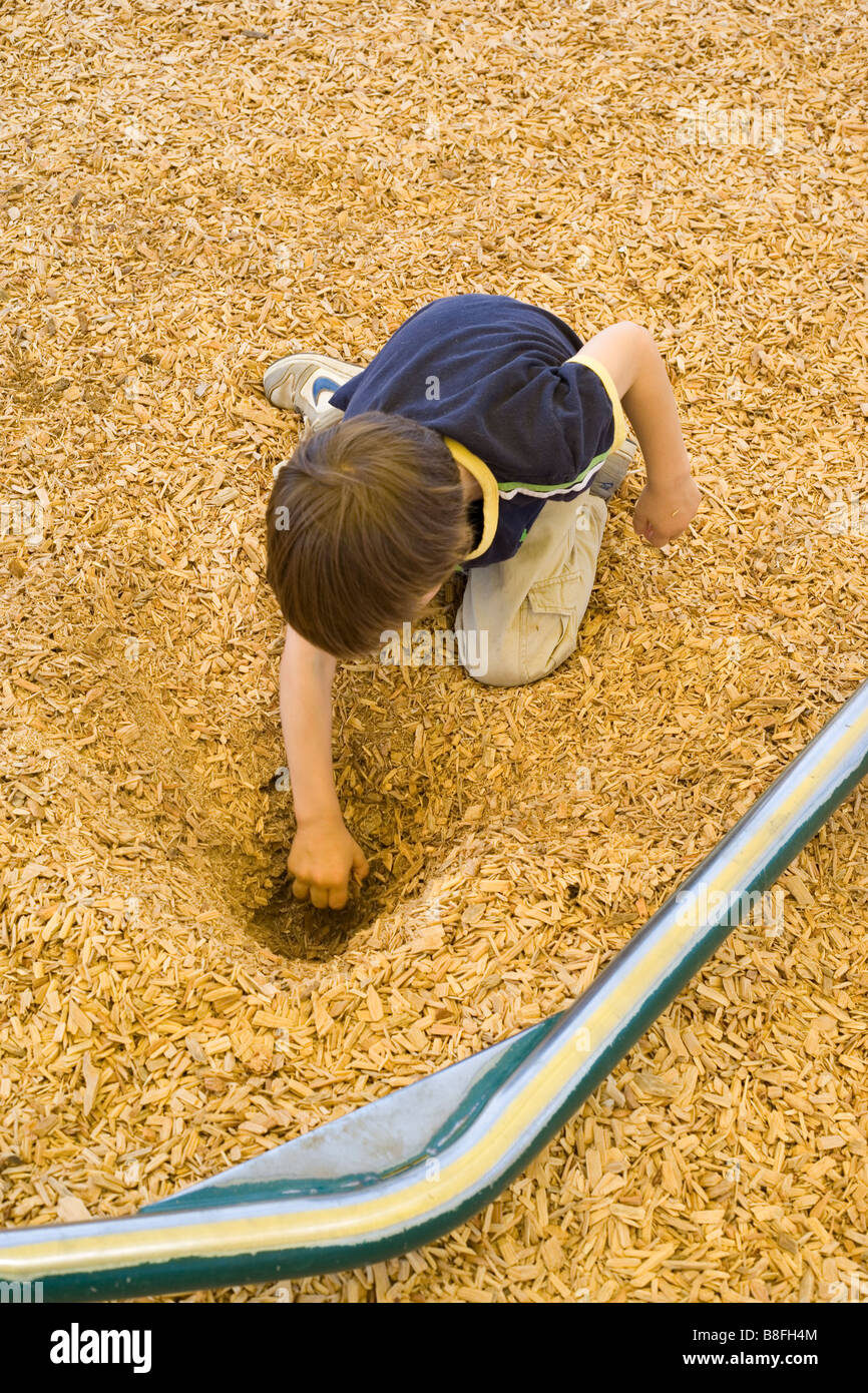 Digging a hole, boy hires stock photography and images Alamy