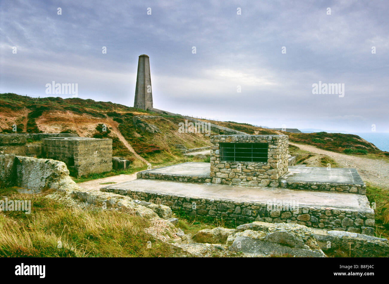 The remains of Wheal Tye mine on the coastal path between Portreath and Porthtowan, Cornwall, UK Stock Photo