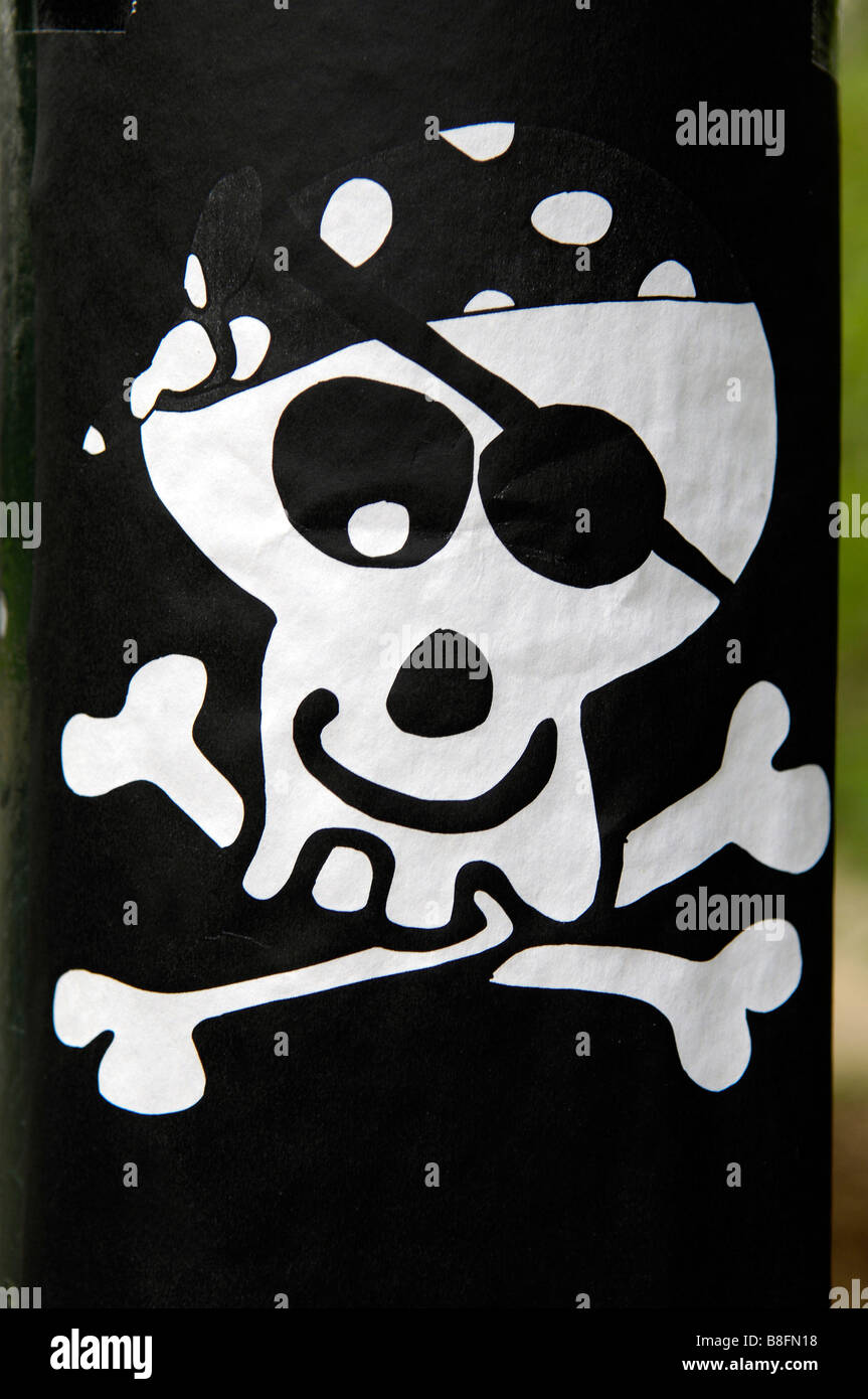 skull and crossbones jolly roger pirate flag smiley comic black and ...