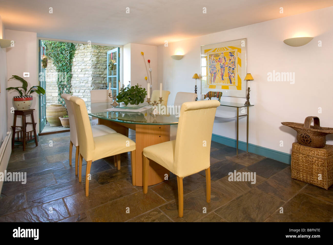 UK. A house interior, contemporary dining room Stock Photo - Alamy
