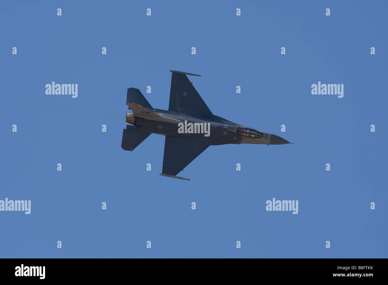 F 16 viper hi-res stock photography and images - Alamy