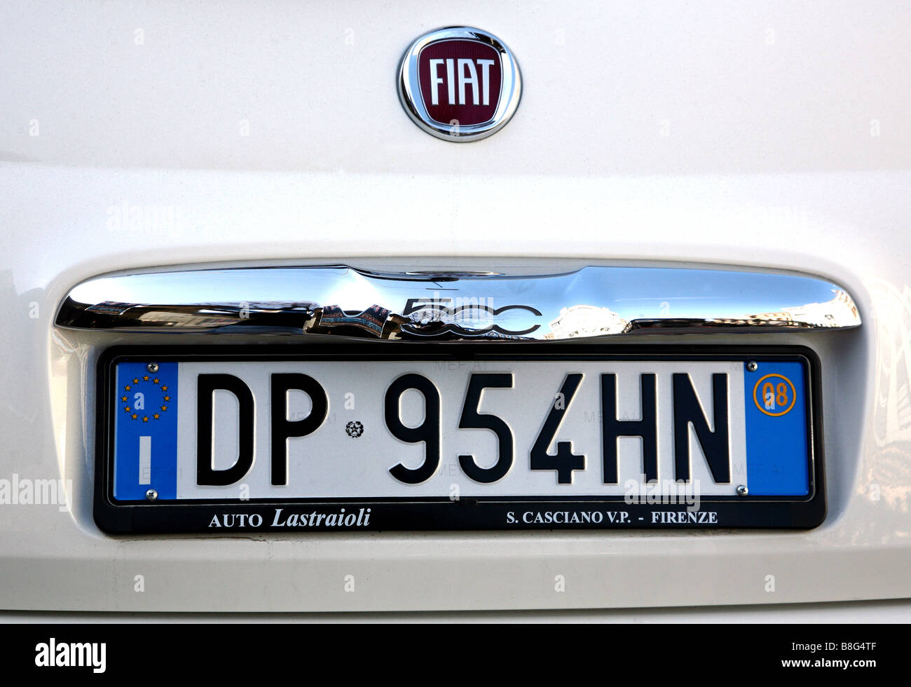 Italian number plate on Fiat 500 car Stock Photo - Alamy