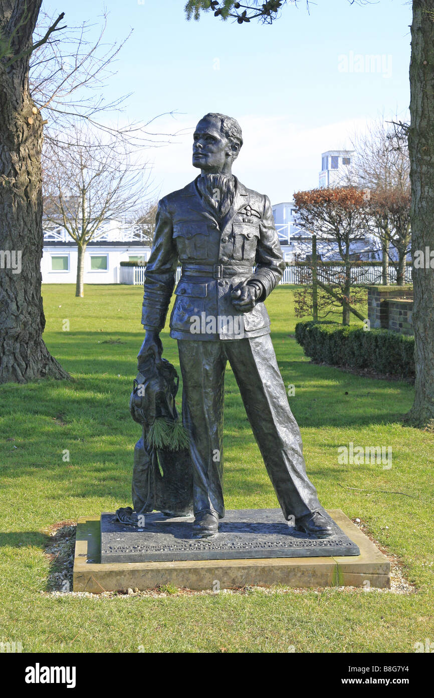 Bronze statue of Sir Douglas Bader Stock Photo