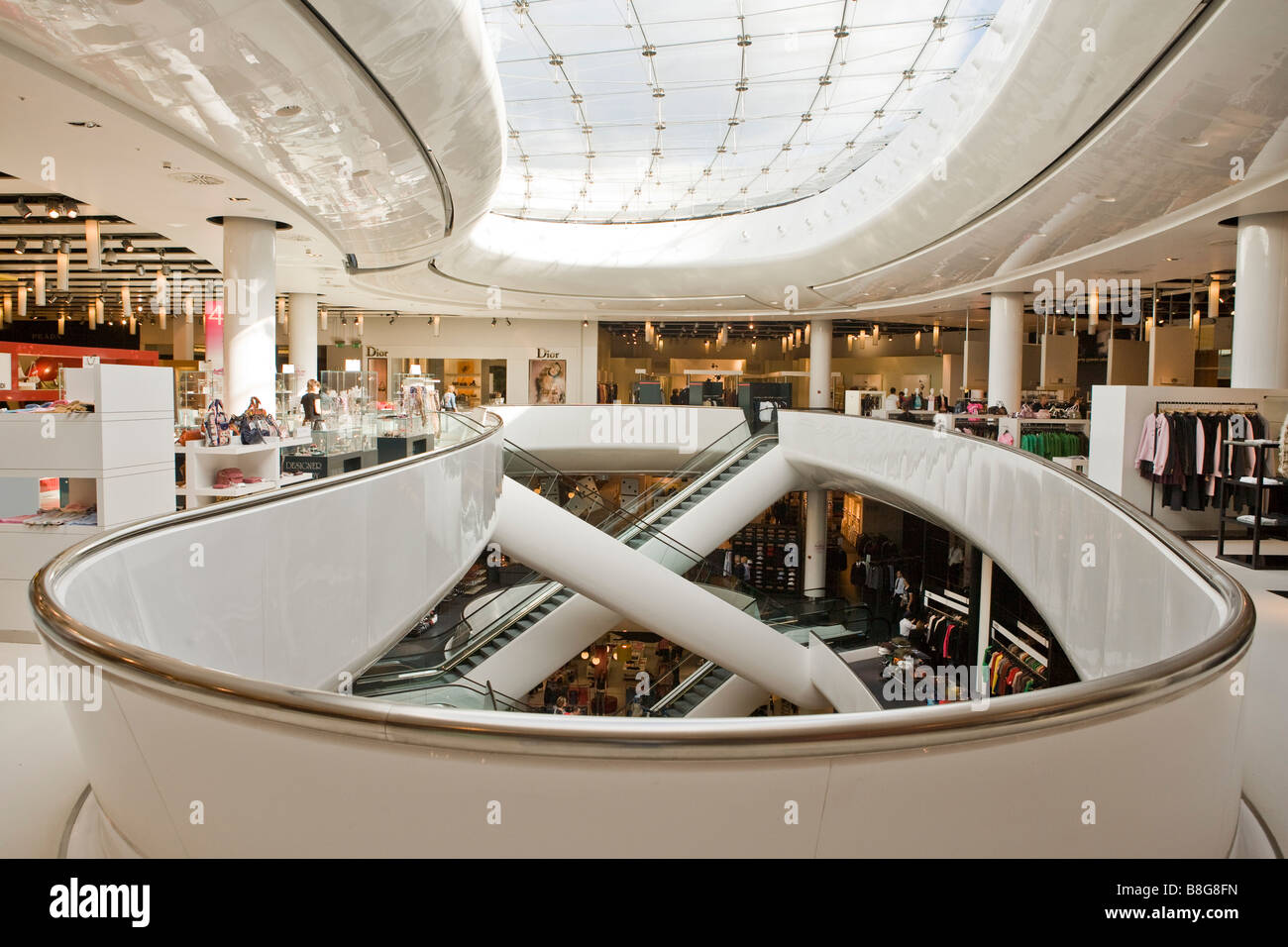 Security personnel at the Louis Vuitton boutique inside Selfridges London  ahead of the opening of the winter sales Stock Photo - Alamy