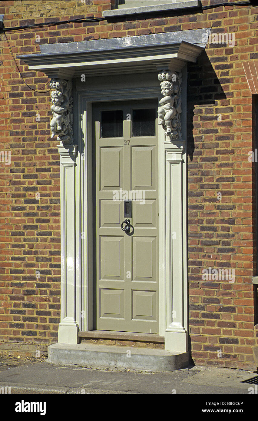 Albury Street, Deptford, London, SE8. Door 35, with early C18 carved brackets Stock Photo Alamy