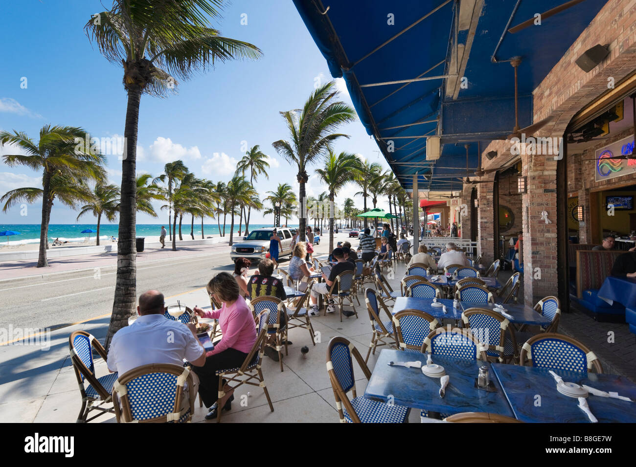 Fort Ft. Lauderdale Florida,Sunrise,Sawgrass Mills mall,food  court,tables,families,restaurant restaurants food dining cafe  cafes,FL181222029 Stock Photo - Alamy