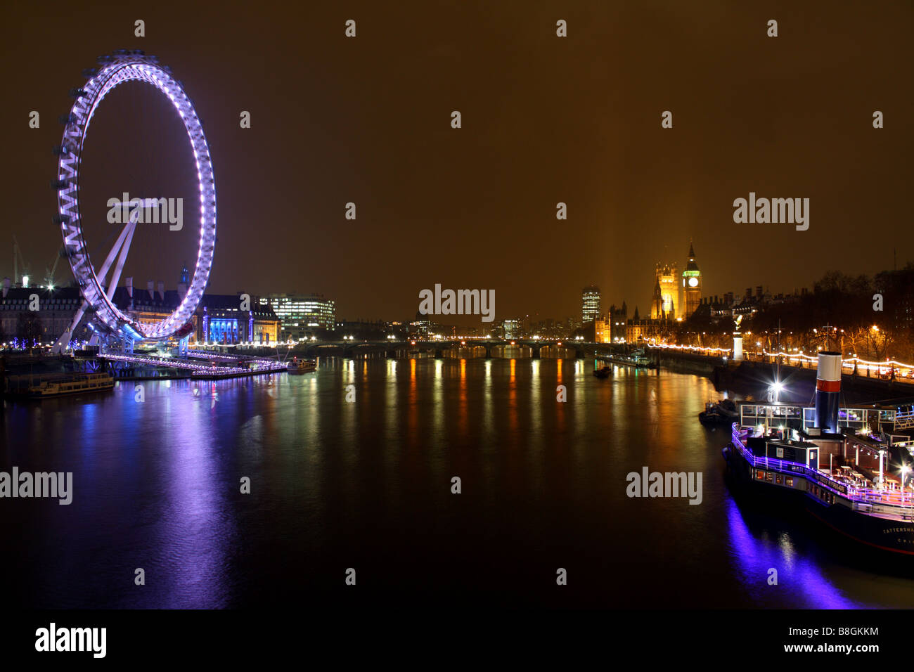 Night shot london river hi-res stock photography and images - Alamy