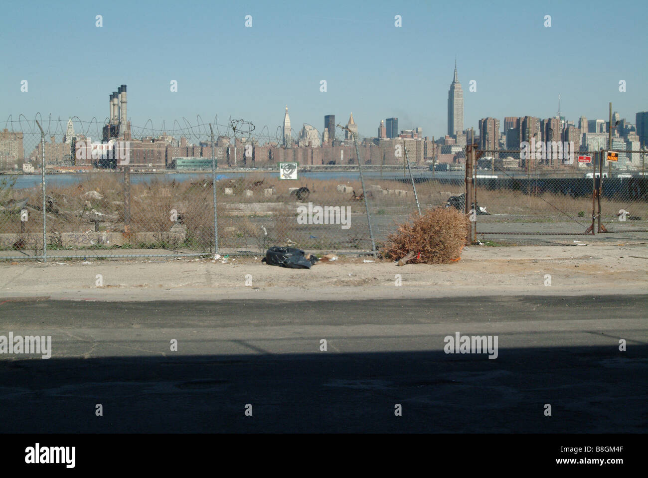 a view of Manhattan from greenpoint, brooklyn Stock Photo Alamy
