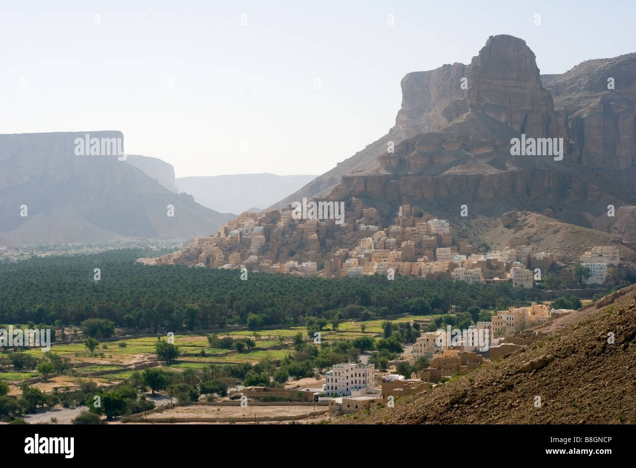 village in wadi do'an yemen Stock Photo