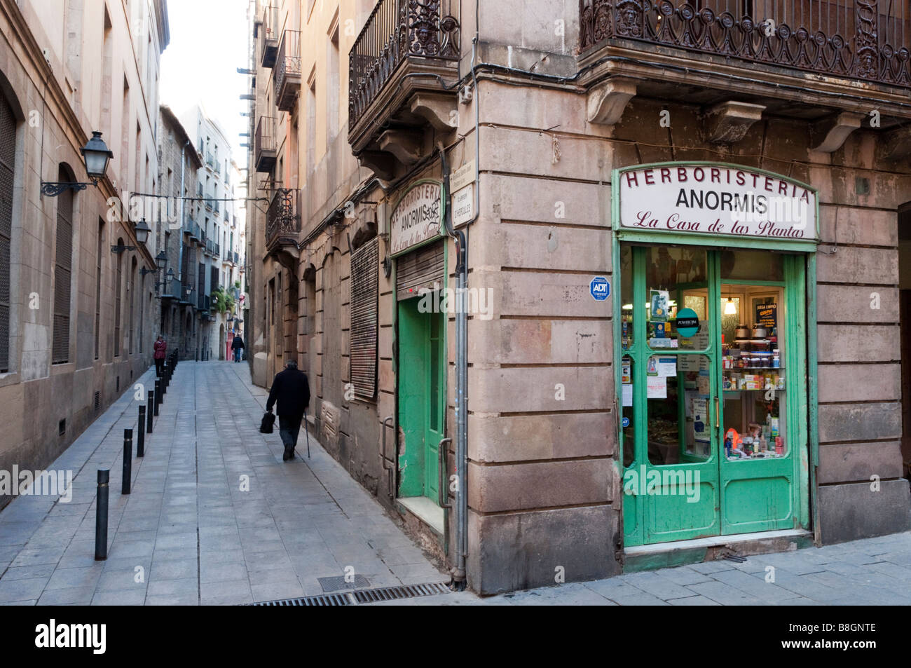 Narrow streets of the Barri Gotic Barcelona, Spain Stock Photo
