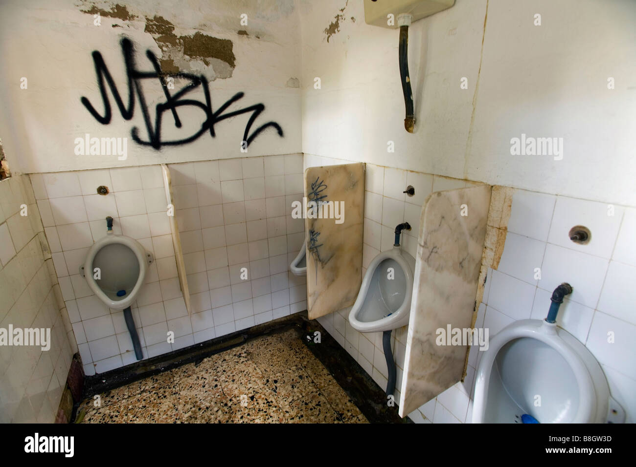 Public bathroom graffiti hi-res stock photography and images - Alamy