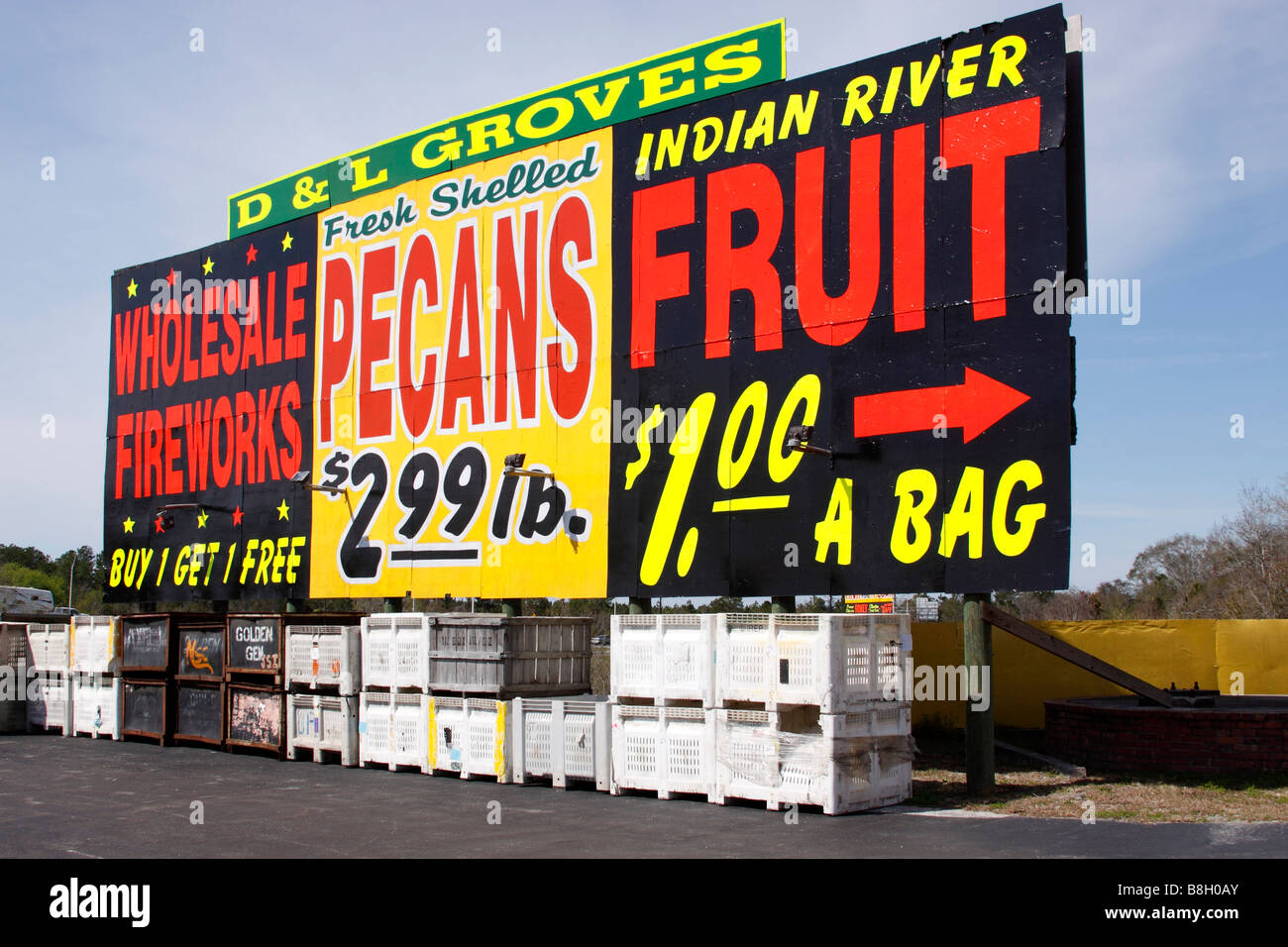 Fruit nuts and fireworks stand off of Interstate 95, Georgia USA Stock Photo