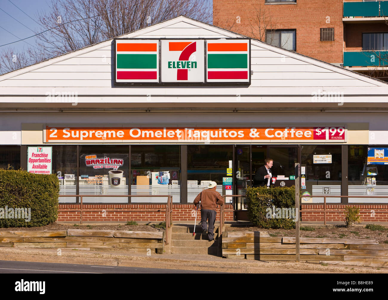 ARLINGTON, VIRGINIA, USA  7-Eleven convenience store exterior. Stock Photo