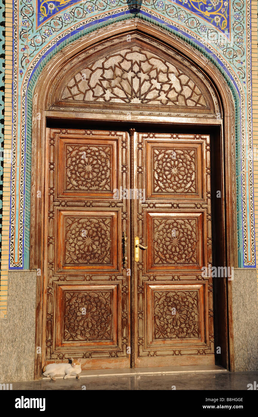 Mosque door wooden hi-res stock photography and images - Alamy