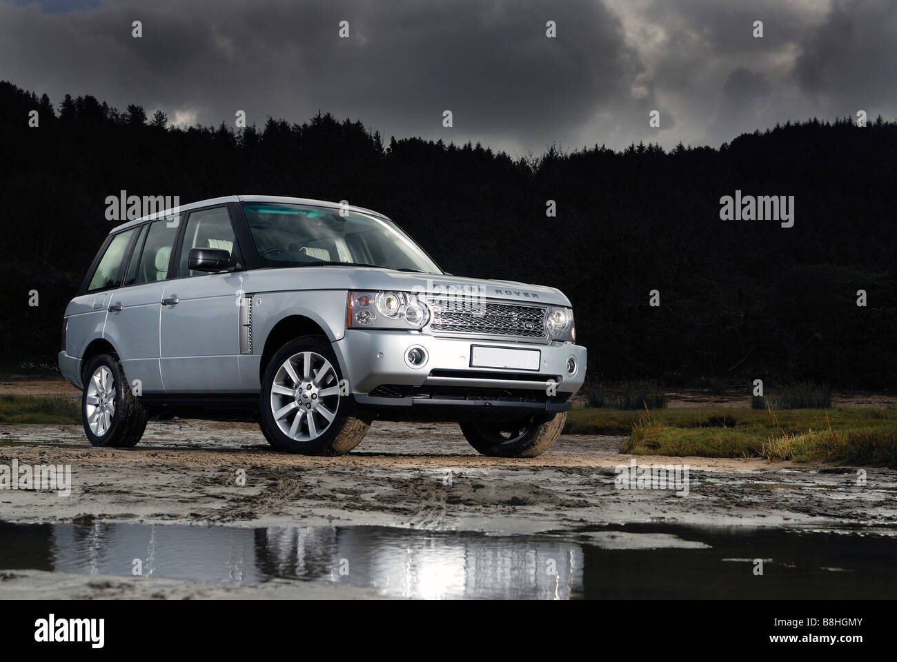 Range rover v8 stock and images - Alamy