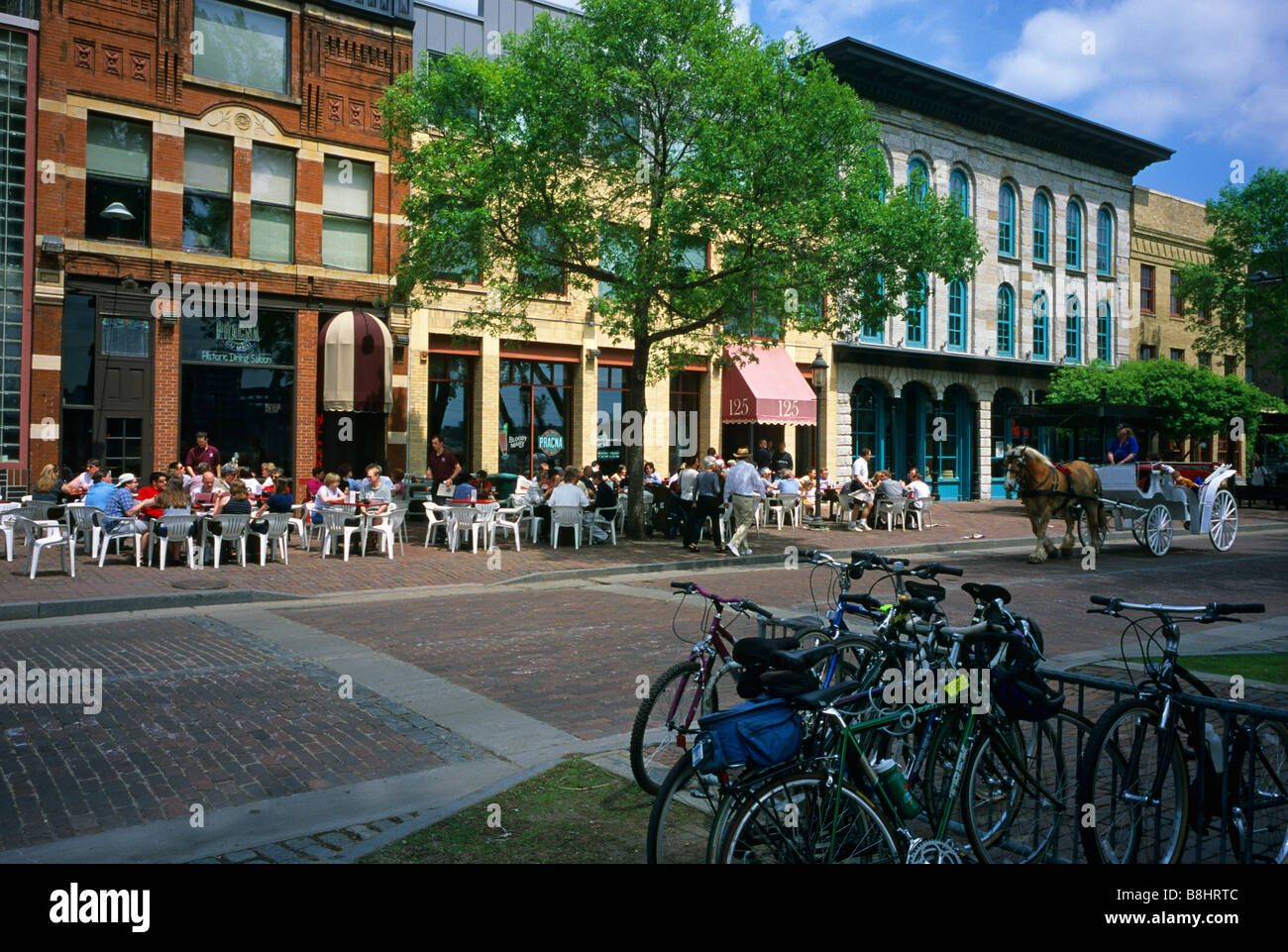 ST. ANTHONY MAIN HISTORIC DISTRICT ALONG THE MISSISSIPPI RIVER IN MINNEAPOLIS, MINNESOTA. SUMMER