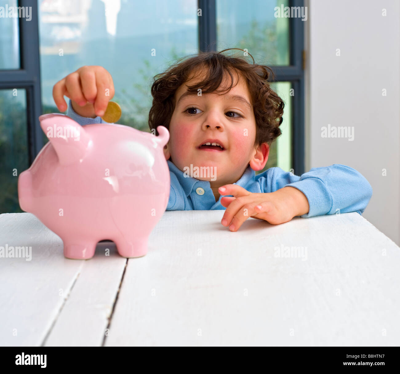 young boy holding a piggy bank Stock Photo - Alamy