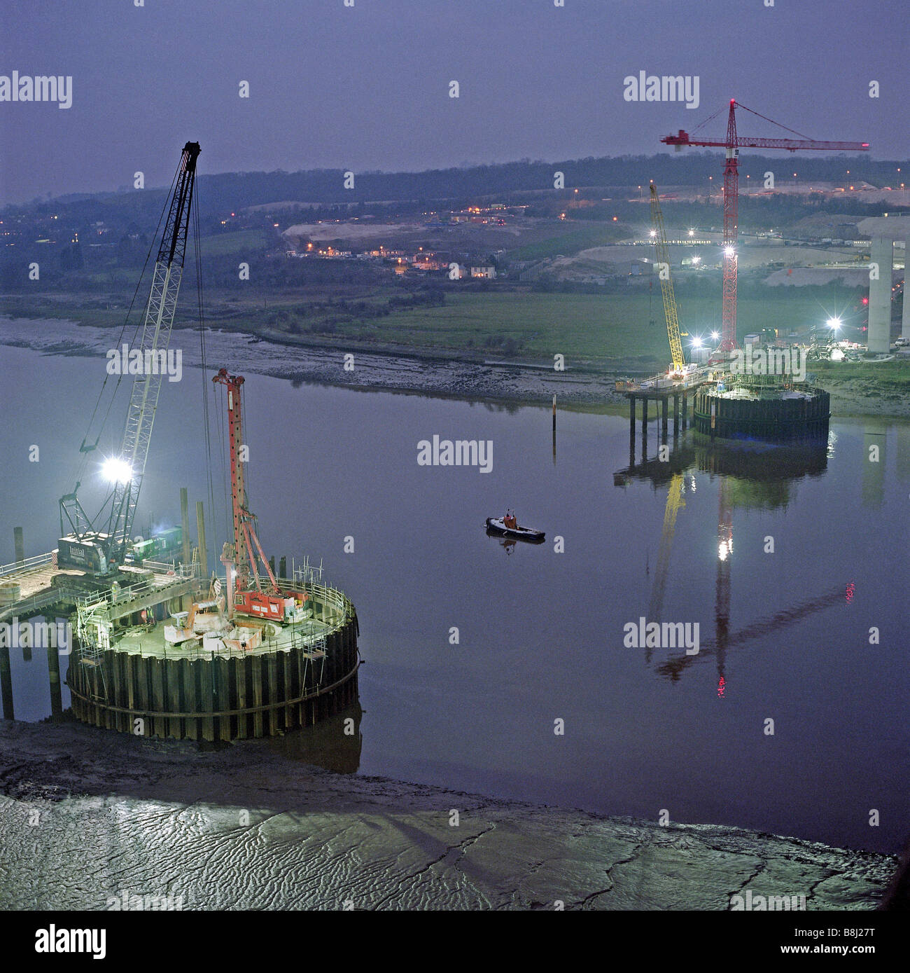 Two circular sheet-piled cofferdams built in the River Medway provide a piling platform for the main bridge span on High Speed 1 Stock Photo