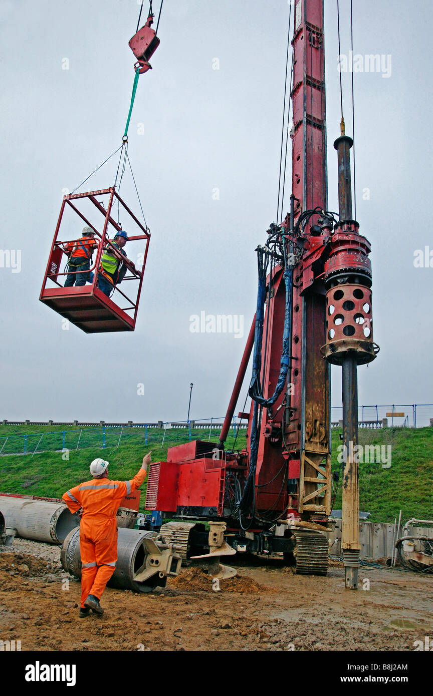 Piling rig hires stock photography and images Alamy