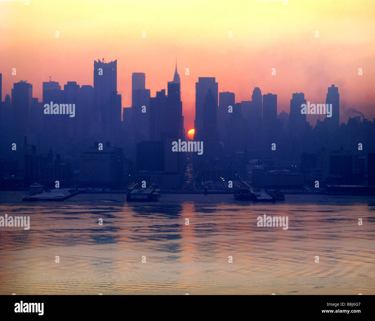 New york city cityline hi-res stock photography and images - Alamy