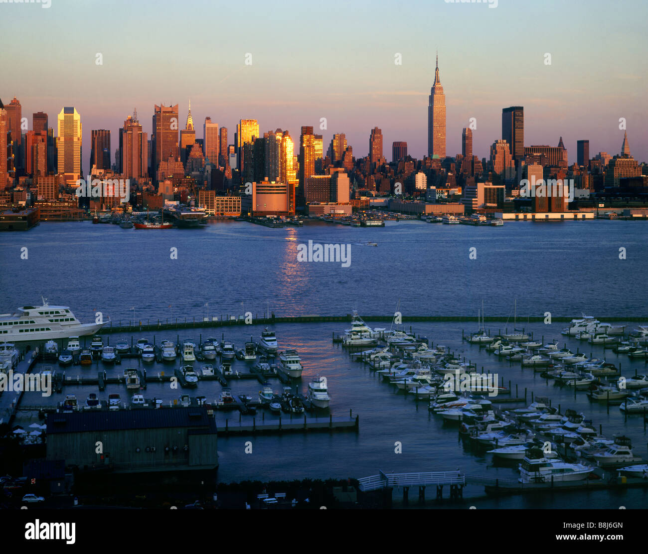 New york city cityline hi-res stock photography and images - Alamy