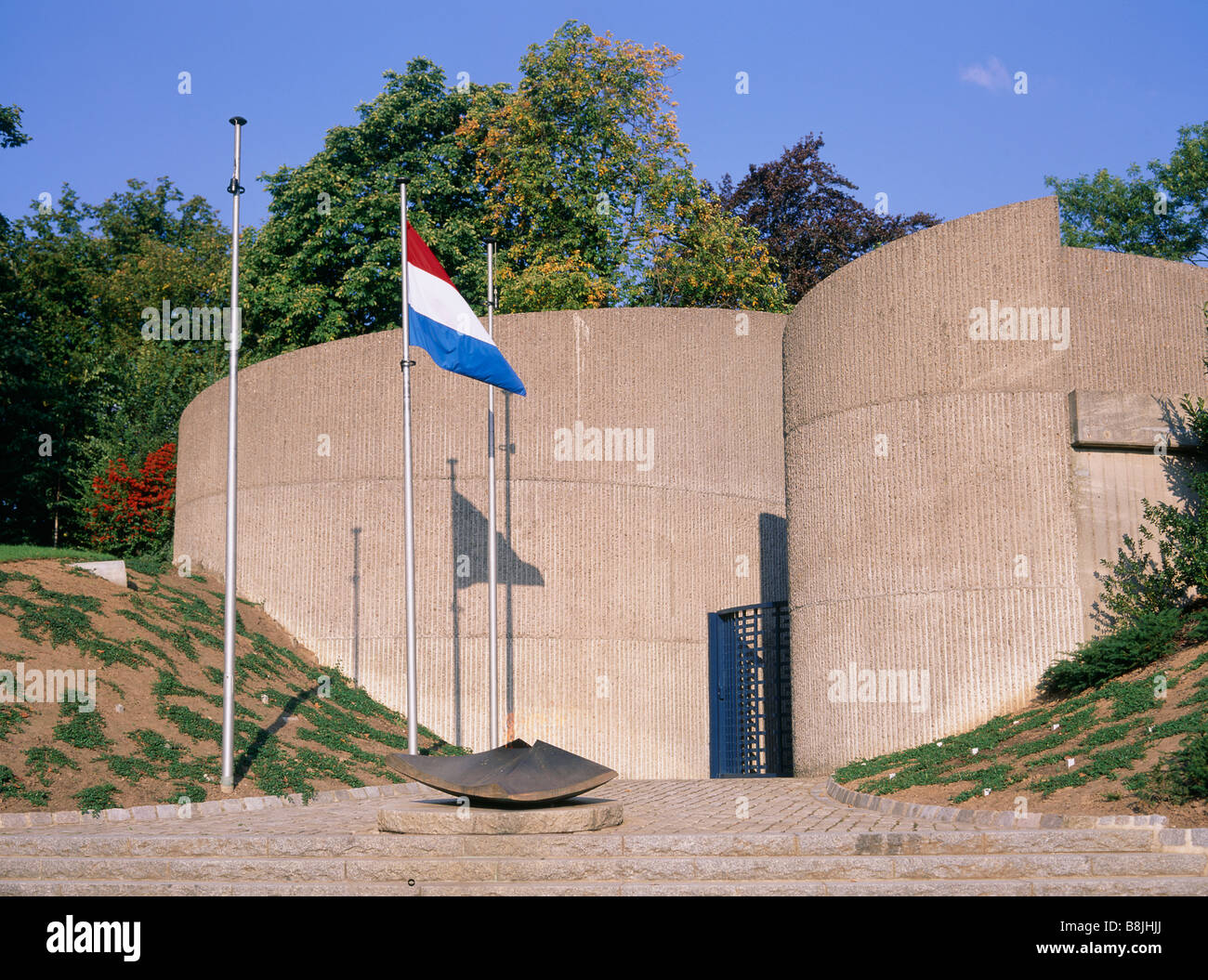 Grandy Duchy Principality City National Solidarity Monument moth concrete walls Flag on flag pole Trees LUXEMBOURG LUXEMBOURG Stock Photo