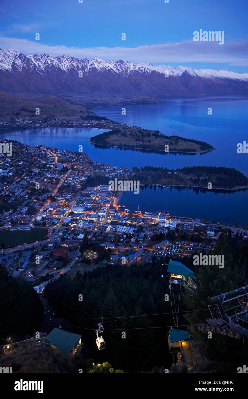 Dusk over queenstown and lake wakatipu hi-res stock photography and ...