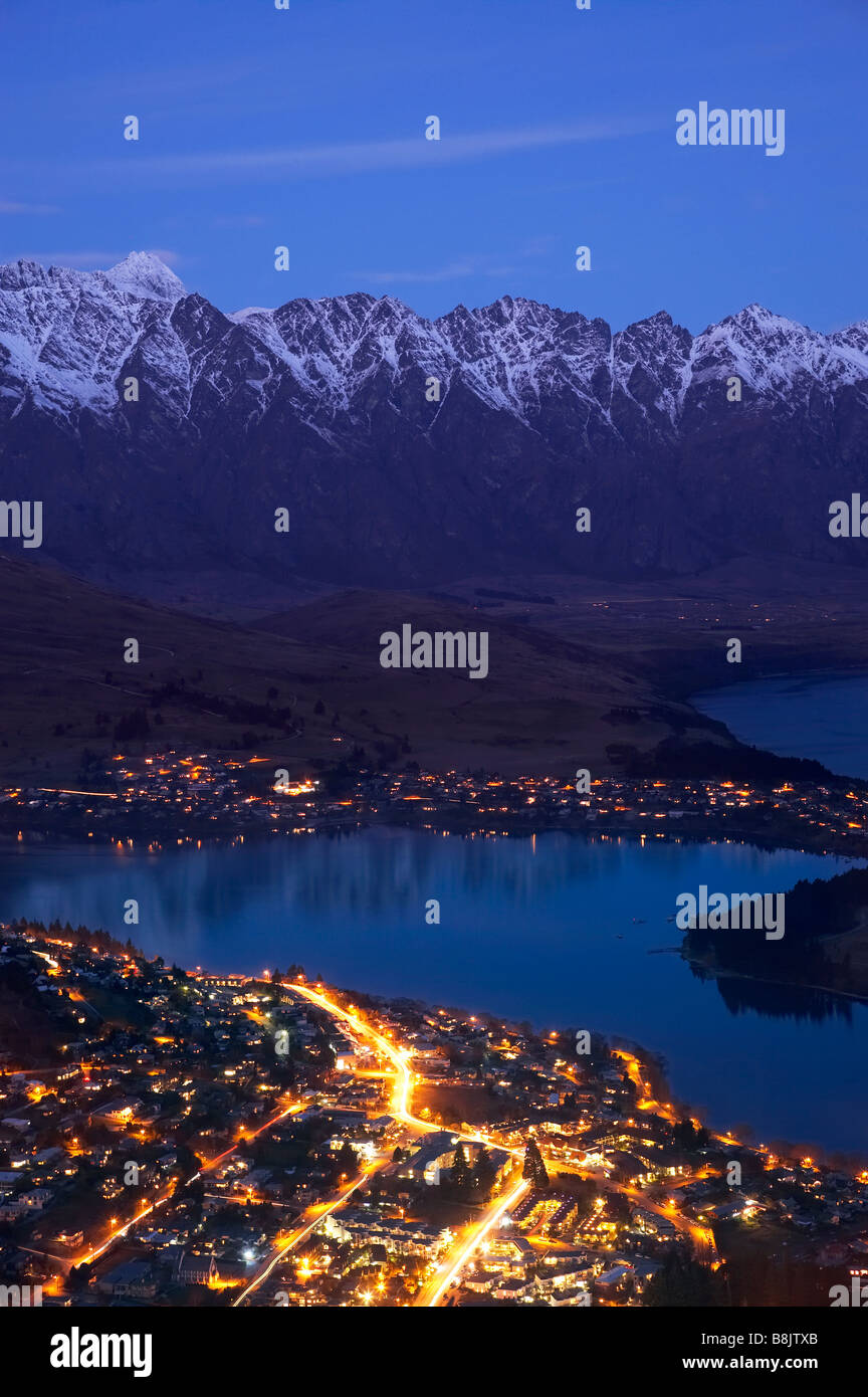 Dusk over queenstown and lake wakatipu hi-res stock photography and ...