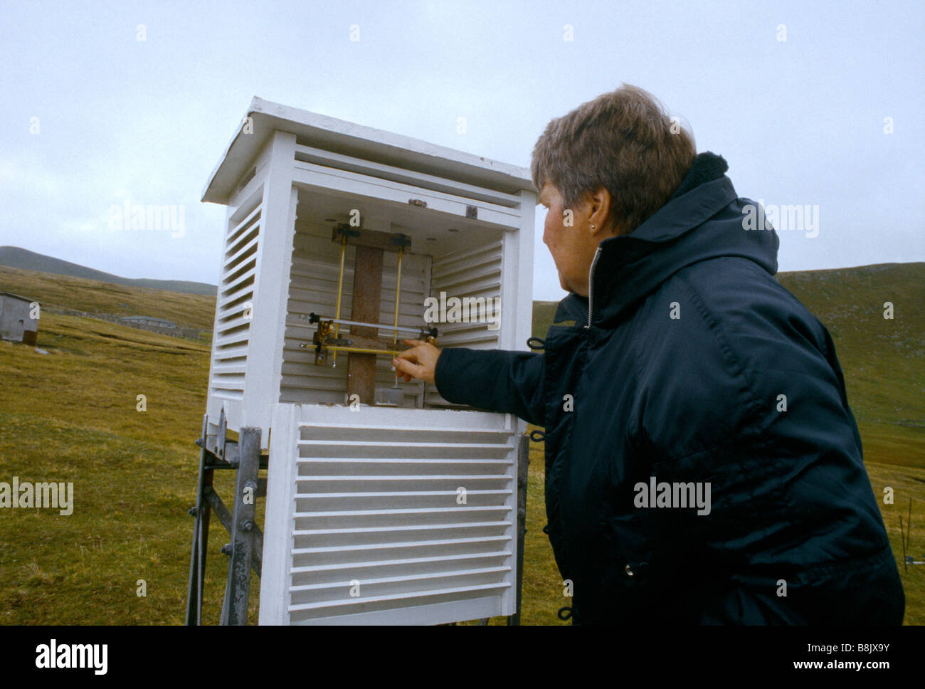 https://c8.alamy.com/comp/B8JX9Y/weather-station-measuring-air-pressure-thermometer-foula-shetland-B8JX9Y.jpg