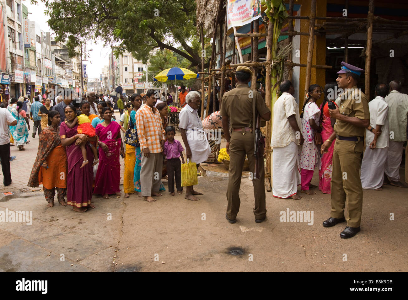 India Tamil Nadu Madurai Pongal Harvest Festival hindu pilgrims queueing to enter temple Stock Photo