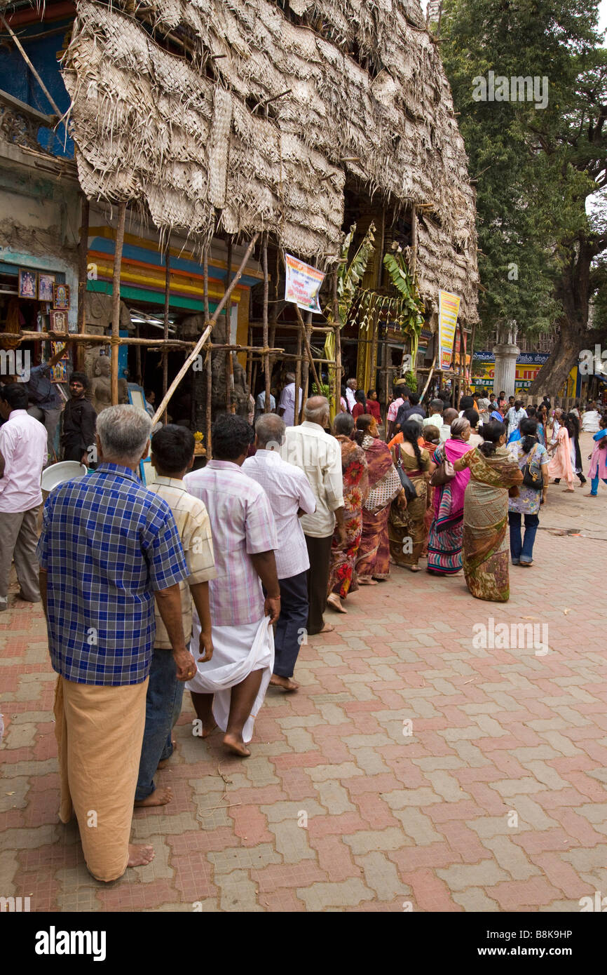 India Tamil Nadu Madurai Pongal Harvest Festival hindu pilgrims queueing to enter temple Stock Photo