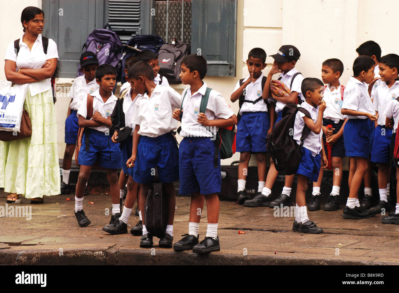 Sri lanka school children asia hi-res stock photography and images - Alamy