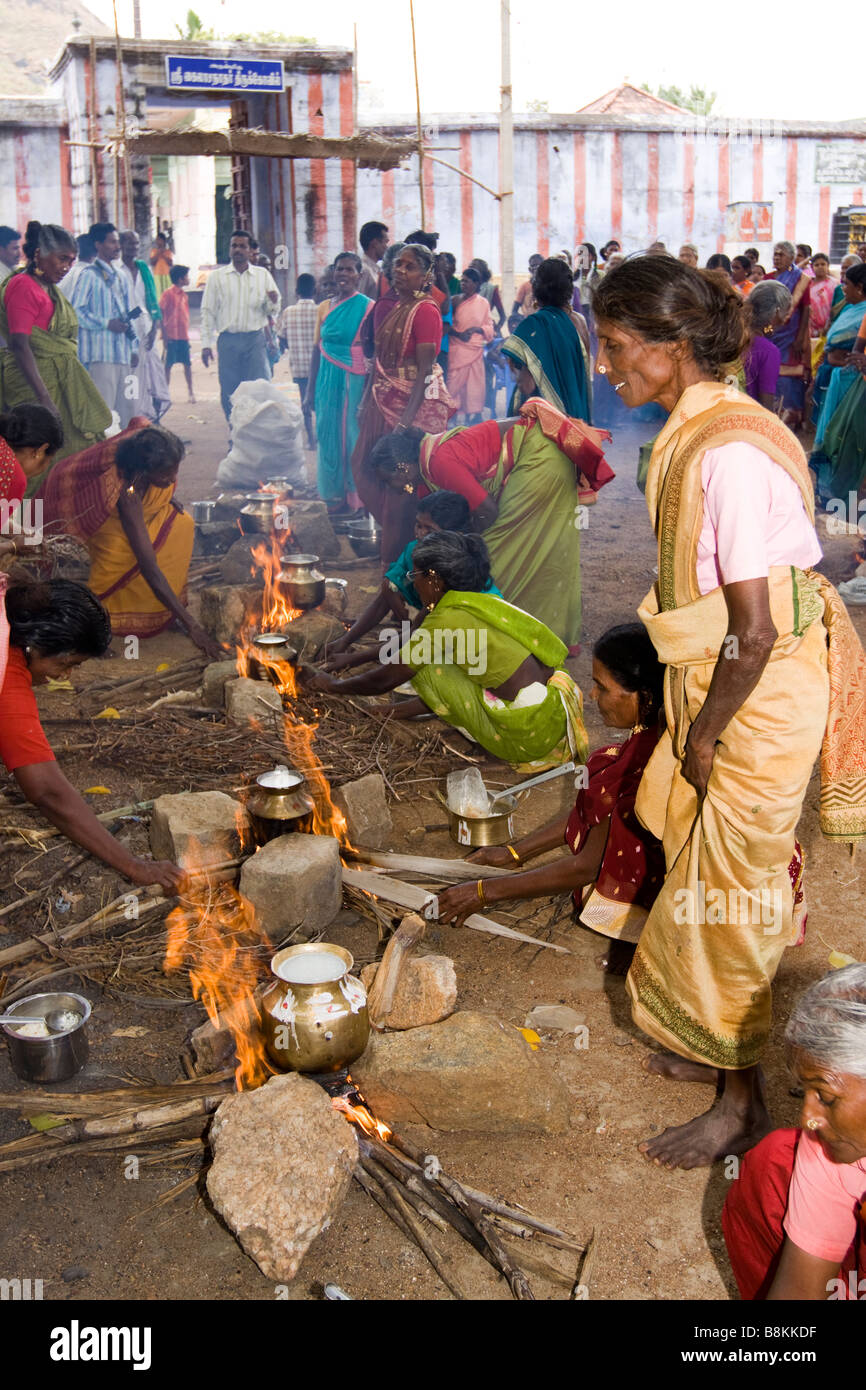 India Tamil Nadu Madurai Tidiyan village pongal festival village women cooking traditional food Stock Photo