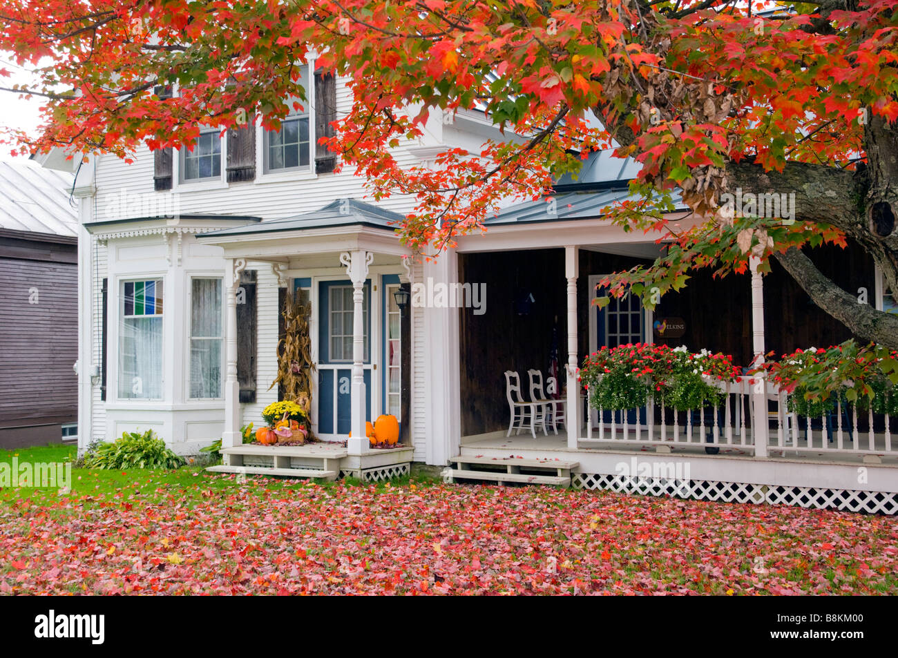 Large verandah hi-res stock photography and images - Alamy