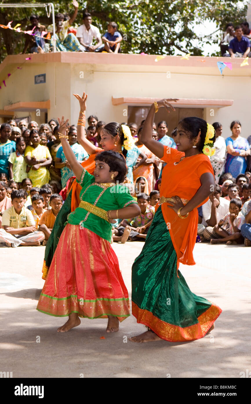 India Tamil Nadu Madurai Tidiyan village pongal celebrations female folk dancers performing Stock Photo