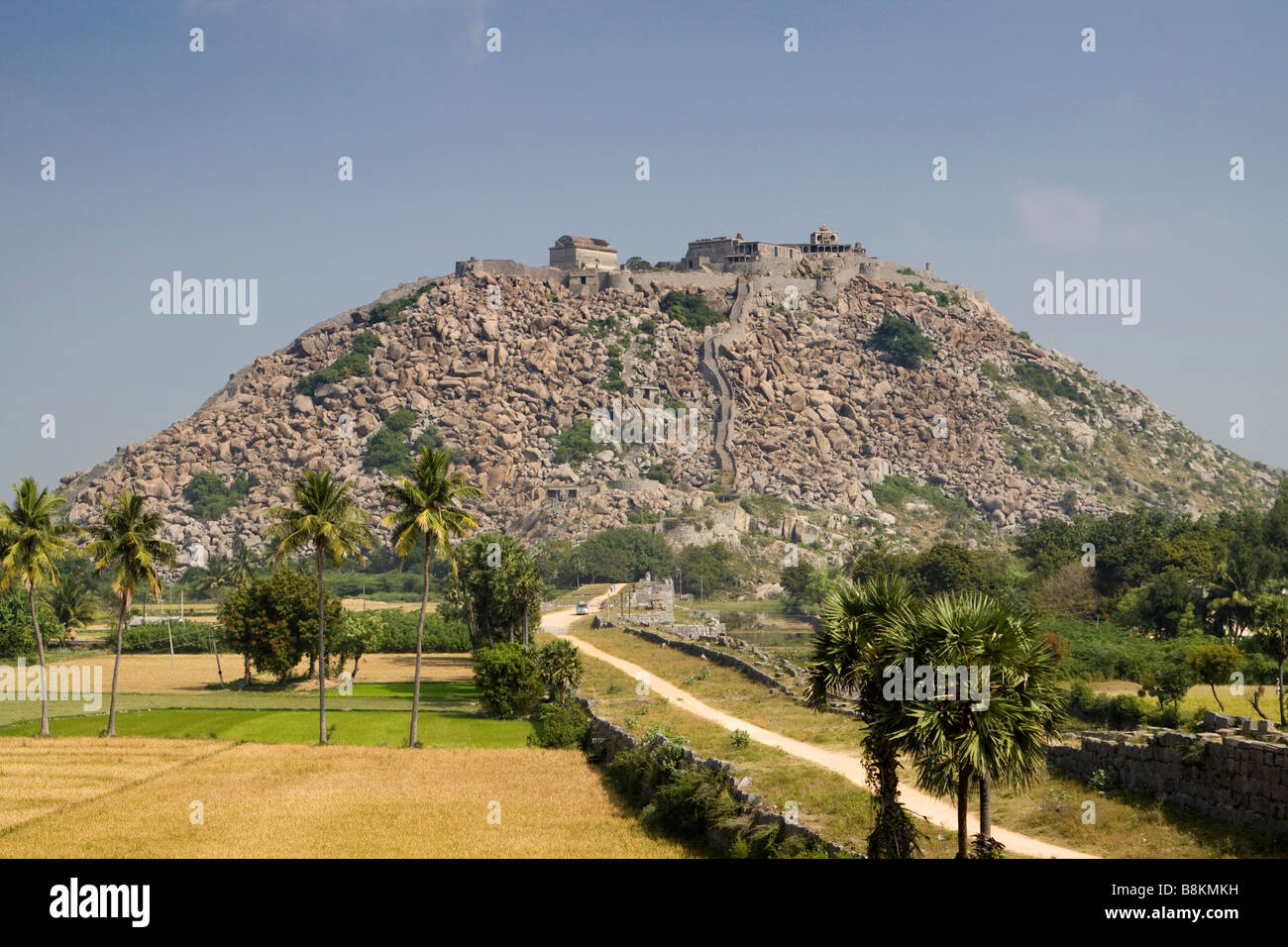 India Tamil Nadu Gingee Fort Krishnagiri hilltop fort from walls and moat Stock Photo